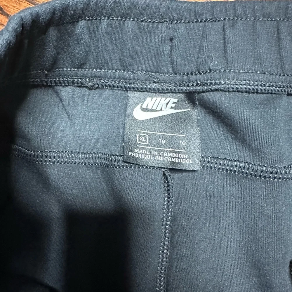 Nike PSG Dark Gray Joggers with Pink Logo - Picture 4 of 5